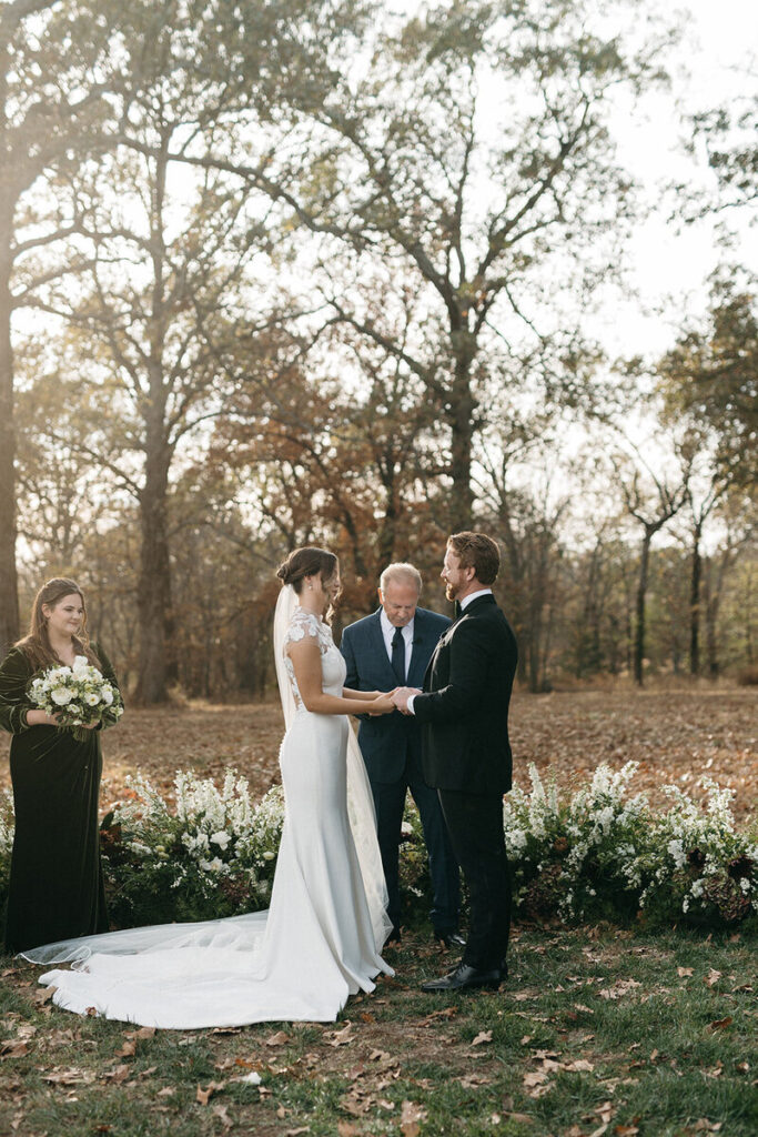 Outdoor wedding ceremony at The Grand at Willow Springs in Arkansas